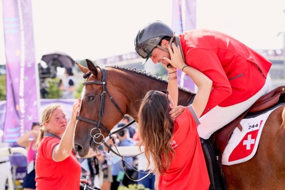 Steve Guerdat with Dynamix de Belheme (SUI) celebrates his victory in the FEI Jumping European Championship 2023 in Milano (ITA) - FEI/Liz Gregg